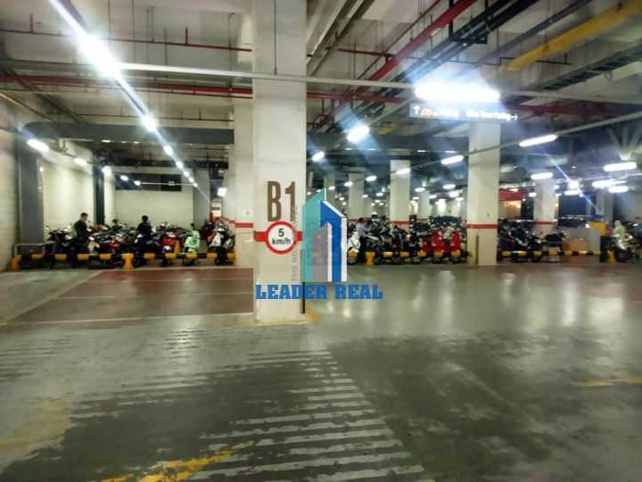 Hầm để xe máy và xe hơi tại Kumho Asian Plaza